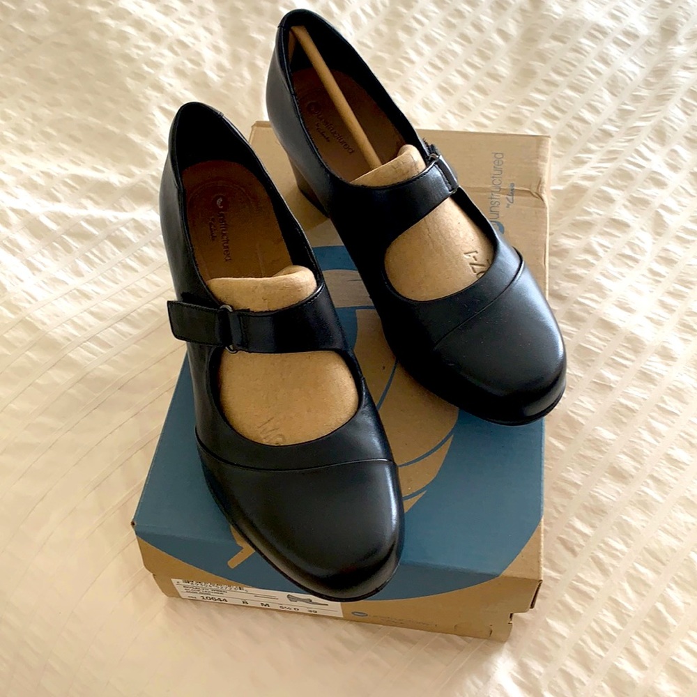 Brand new never worn Clark’s ladies shoes.